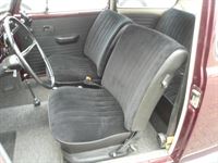 VW Käfer 1302 Vordere Sitze und Rücksitzbank, Bezüge in Kunstleder/Cord Stoff schwarz neu angefertigt und montiert. Rosshaar Polsterung neu geliefert und montiert.