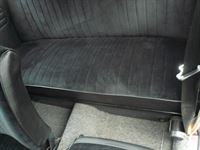 VW Käfer 1302 Vordere Sitze und Rücksitzbank, Bezüge in Kunstleder/Cord Stoff schwarz neu angefertigt und montiert. Rosshaar Polsterung neu geliefert und montiert.